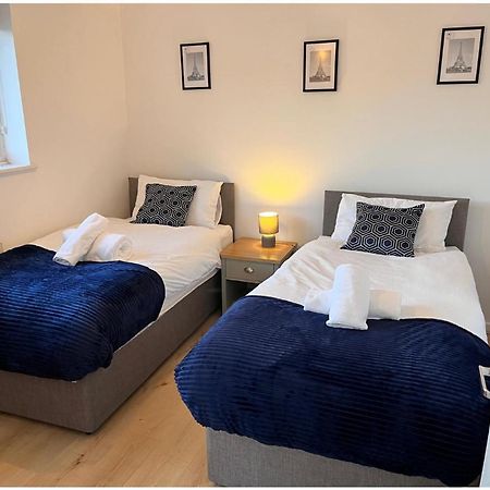 Kettering Service Accomodation 2Brh Freeparking Wifi Smart Tv Tea & Coffee 외부 사진