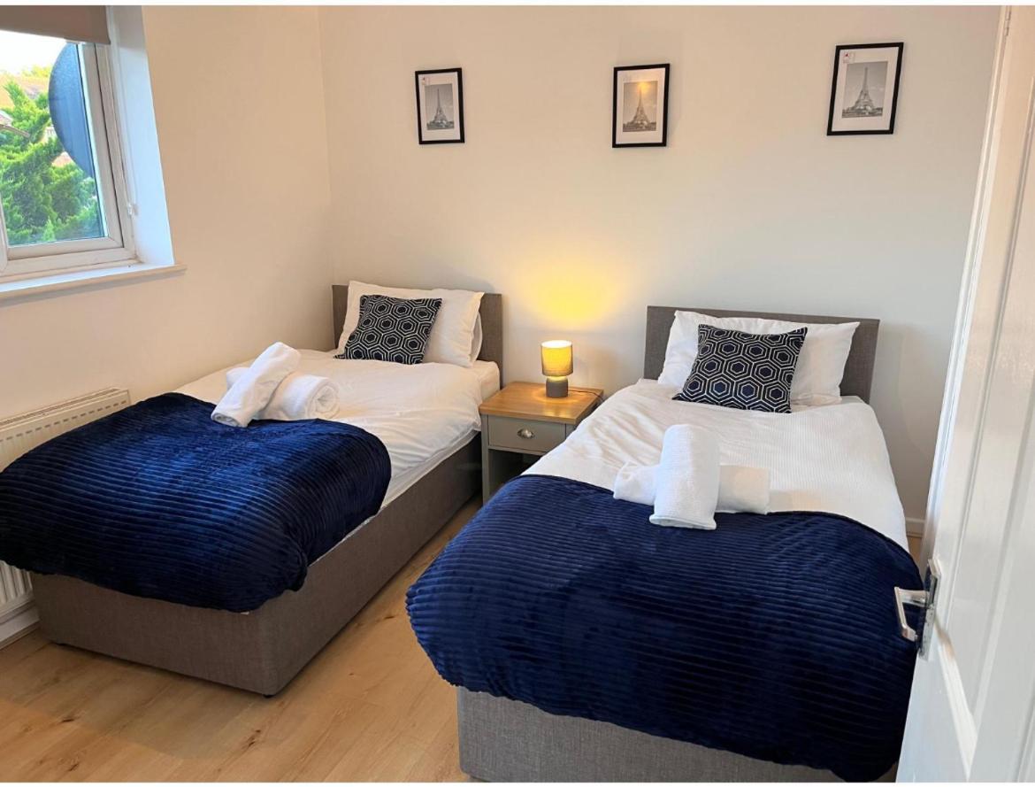 Kettering Service Accomodation 2Brh Freeparking Wifi Smart Tv Tea & Coffee 외부 사진
